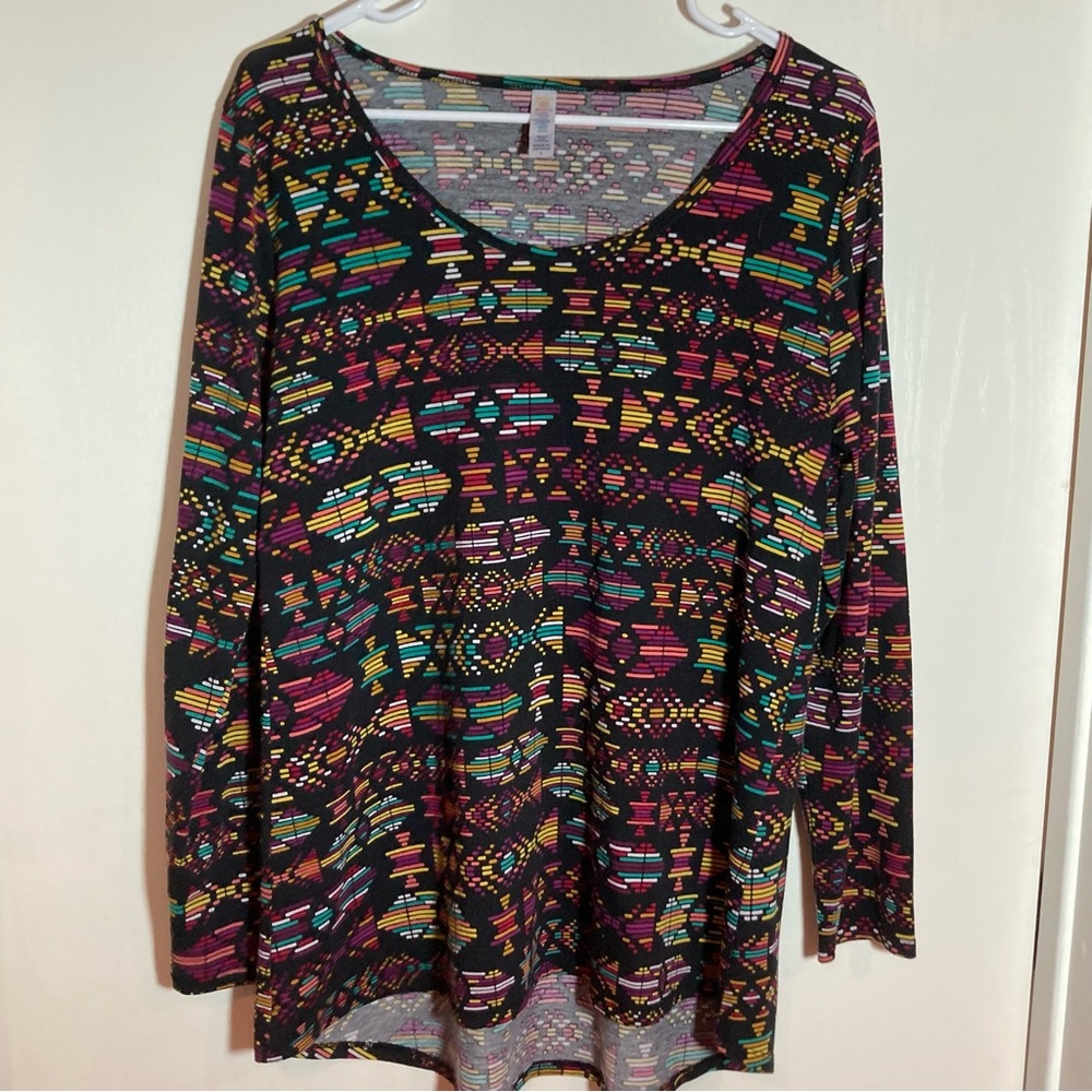 Lularoe geometric pattern top large